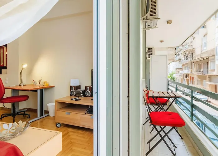 Athens Strawberry Hideaway - City Cozy Gem